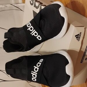 Women's running shoe